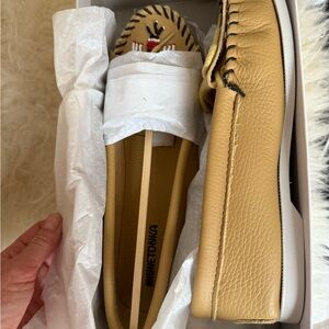 Minnetonka Women's Brown Beaded Moccasins